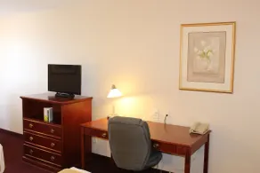 Quality Inn & Suites Edmonton International Airport - Room