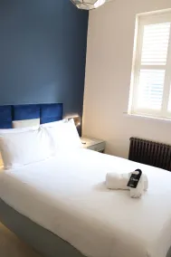 The Psalter - Habitación