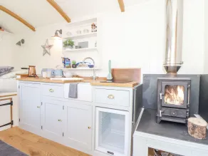 Gwithian Shepherds Hut - Private kitchen