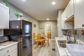 Peaceful Shiloh Home w/ Deck & Fishing Pond Access - Innenbereich