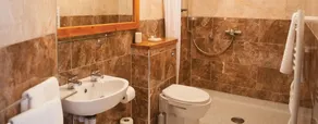 The Little Crown Inn - Baño