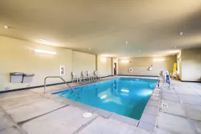 Cobblestone Hotel & Suites - Victor - Piscine