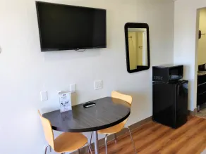 Motel 6-Fresno, CA - Yosemite Hwy - Room