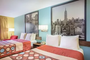Super 8 by Wyndham Forest Park - Chambre