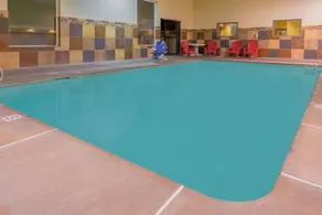 Super 8 by Wyndham Woodburn - Piscine