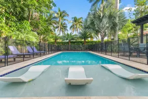 2 Mansions Pool Garden & BBQ Sleeps 22-8 BR - Pool