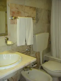 Hotel Dublin - Bathroom