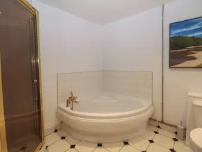 Whim Cottage - Bathroom