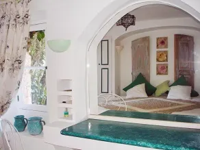 L'Amandari - Provence holidays - Chambres d'hôtes avec jardin, piscine, jacuzzi, climatisation - Rom