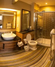 The White Hart, South Harting - Bathroom
