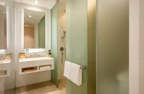 Oasia Hotel Novena, Singapore by Far East Hospitality - Baño