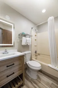 Days Inn by Wyndham Billings - Bathroom