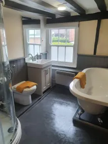 The White Hart - Bathroom
