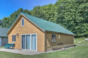 Waterfront Butternut Lake Getaway w/ Private Dock! - Innenbereich