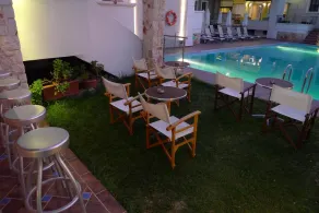 Theros Hotel - Basseng
