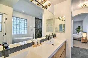 Spa, Putting Green! Family Haven in Fountain Hills - Interior