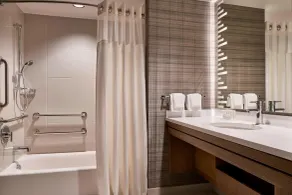 Courtyard by Marriott Washington Downtown/Convention Center - Bathroom