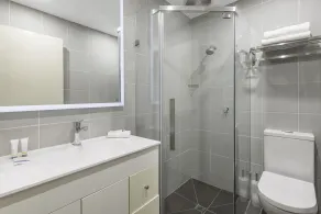 Quality Hotel Melbourne Airport - Bathroom