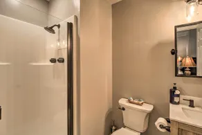 Hike, Ski & More! Modern Sugar Mtn Condo w/ Deck - Interiør
