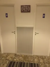 Alexander hostel - Interior entrance