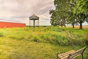 Large Historic Farmhouse on 200 Acres w/ WiFi - Innvendig