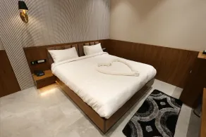 THE SRM CRYSTAL - Room