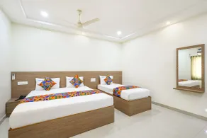 FabHotel Karthikeya Residency - 900m from Tirupati Bus Stand - Rom