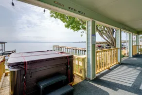 Lake Livingston w/ Hot Tub & Private Pier - Intérieur
