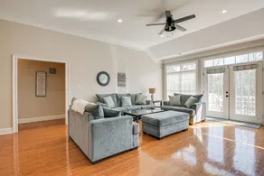 Lake Hartwell Getaway w/ Private Dock + Fire Pit! - Innvendig