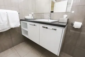 Comfort Inn Deakin Palms - Bathroom