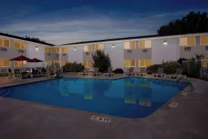Econo Lodge - Piscine