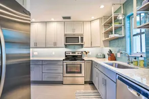 Relaxing Condo w/ Screened-In Lanai, 4 Mi to Beach - Interiör