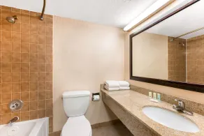 Quality Inn & Suites Orlando Airport - Salle de bain
