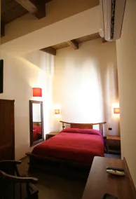 Muro Torto - Struttura sanificata giornalmente con prodotti conformi al Decalogo del Ministero Salute - Personale sottoposto a test sierologico periodicamente - Room