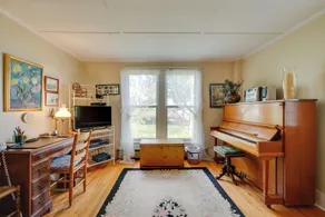 Waterfront Schroon Lake Home w/ Boat Dock! - Innvendig
