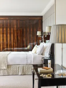 Hôtel Plaza Athénée - Dorchester Collection - Værelse