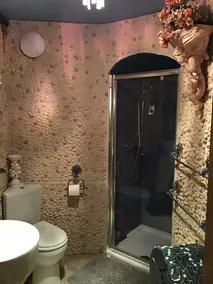 1940s Riverside Apartment - Bathroom