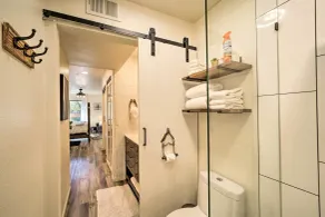 Sedona Condo - Pool, Hot tub, Pickleball, BBQ, EV Charger - Badrum