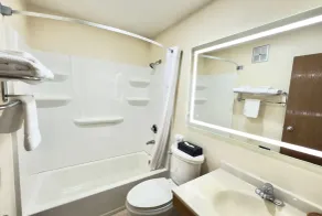 Super 8 by Wyndham Anderson/Clemson Area - Salle de bain