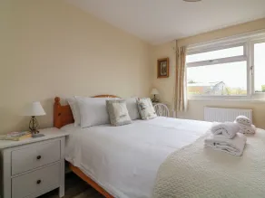 Awalek, Cumber Close - Room