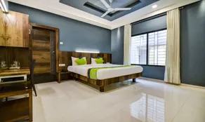 Treebo Shree Sai Suites - 2km from Mahalaxmi Temple - Room
