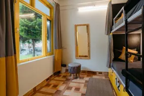 The Hosteller Bir - Room