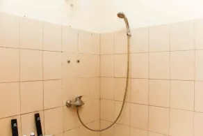 Homey And Comfort Studio At Tifolia Apartment - Badezimmer