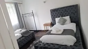 Cosy 2-bed Maisonette with Private Garage in Wembley - Værelse
