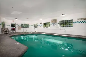 Country Inn & Suites by Radisson, Portland International Airport, OR - Piscine