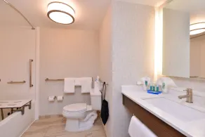 Holiday Inn Express & Suites Indianapolis Dtn-Conv Ctr Area by IHG - Baño