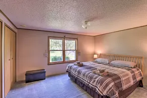 Charming Burdett Home with Grill, Gazebo + Yard - Innenbereich
