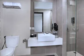 Hotel Neo Gajah Mada Pontianak by ASTON - Bathroom