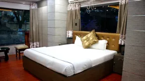 Hotel Shreemoyee Inn - Kamakhya Temple - Room