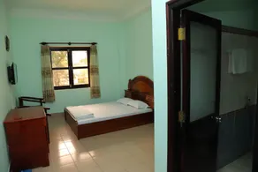 Phu Gia Hotel - Bathroom